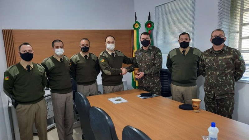 Comandante Regional recebe visita técnica do 7°BIB