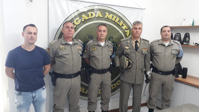 Perfilados da esquerda para a direita, Major Migotto, Major Fabio, TCel Moresco, Major Sartori e Major Zago