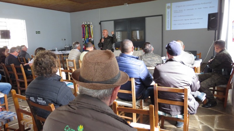 Major Garcia palestrando sobre licenciamento ambiental