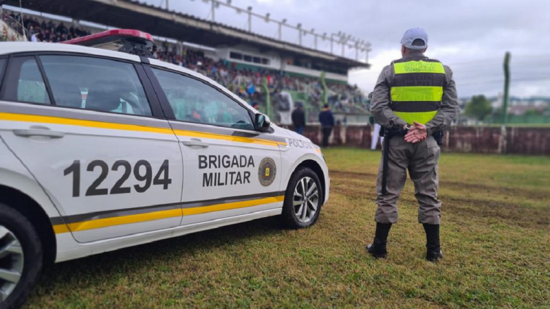 A Brigada Militar, através do 23º Batalhão de Polícia Militar (23º BPM), na tarde deste domingo (15/5) encontra-se atuando no clássico Ave-Cruz.