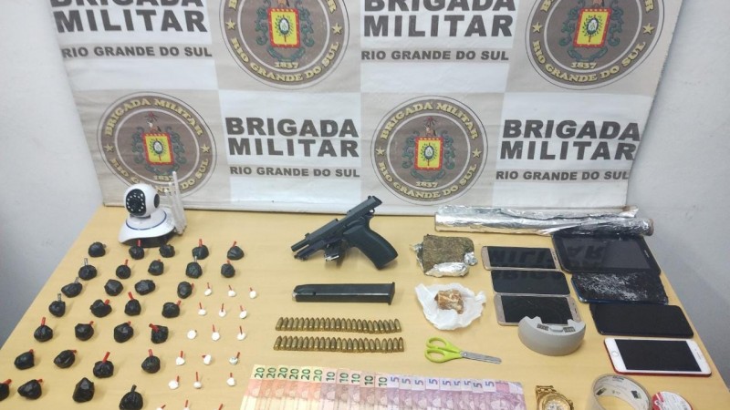 Casal é Preso Por Tráfico De Drogas E Porte Ilegal De Arma De Fogo Em