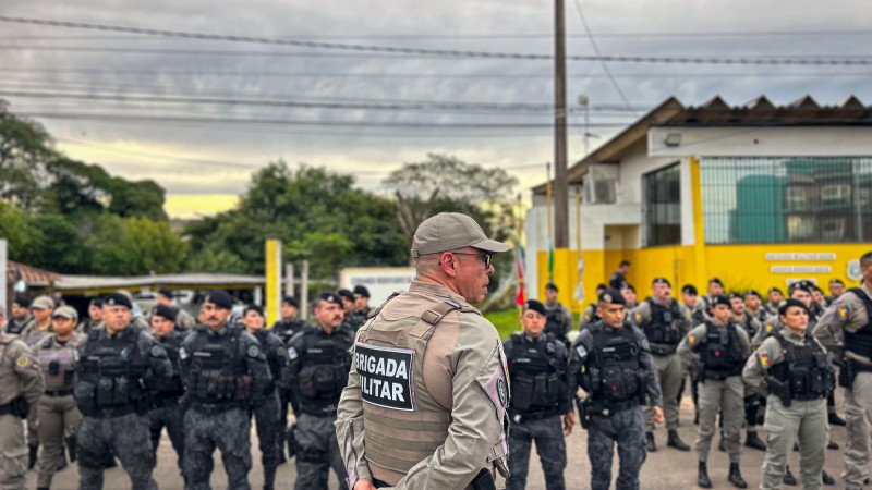 Tropa da Brigada Militar em forma