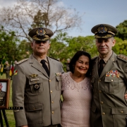 Mãe dos coronéis, Jane da Silva Bueno, é homenageada durante a cerimônia
